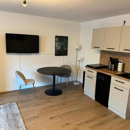 Studio Zimmer In Innenstadt คาร์ลสรูเฮอ ภายนอก รูปภาพ