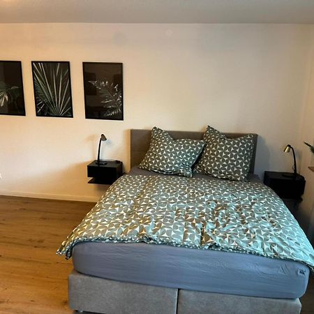 Studio Zimmer In Innenstadt คาร์ลสรูเฮอ ภายนอก รูปภาพ